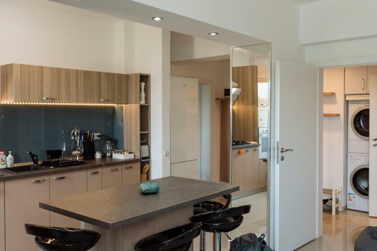 Ferienwohnung Luxury Flat 9 Near Metro Bukarest Exterior foto