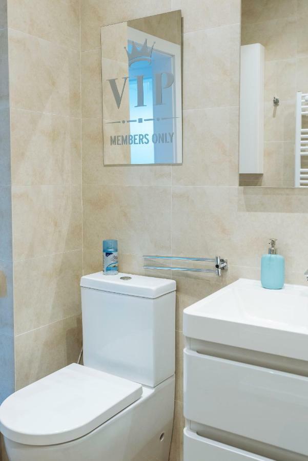 Ferienwohnung Luxury Flat 9 Near Metro Bukarest Exterior foto